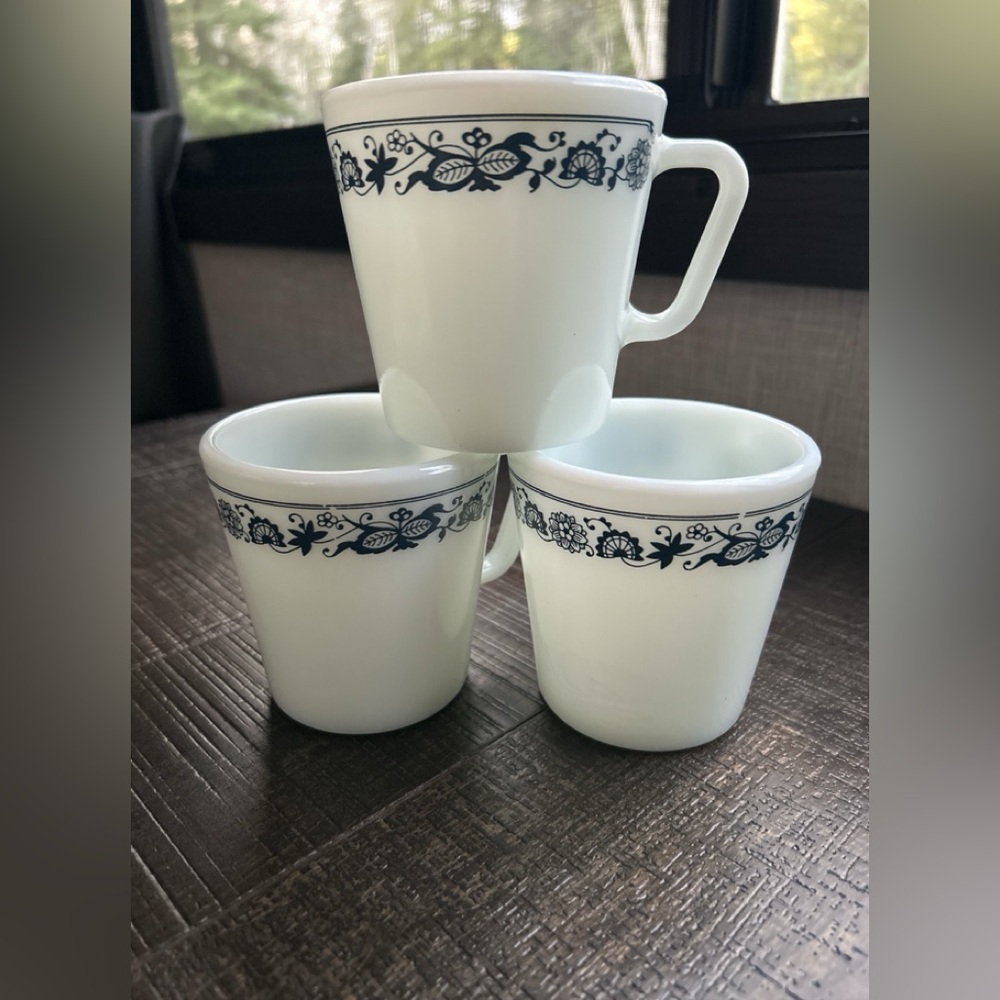 Vintage Pyrex Floral Patterned White and Blue Old Town Blue Onion Milk Glass Mug